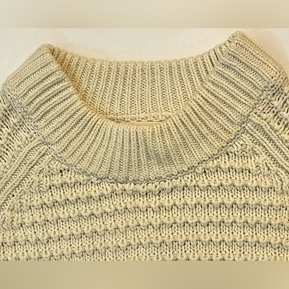 Universal Thread Women’s Cream Knit Warm Cozy Sweater Size Small - Picture 5 of 14